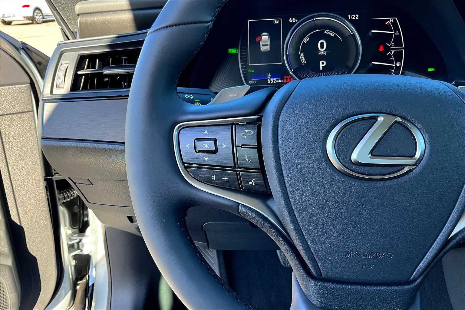 2025 Lexus ES 300h photo 21