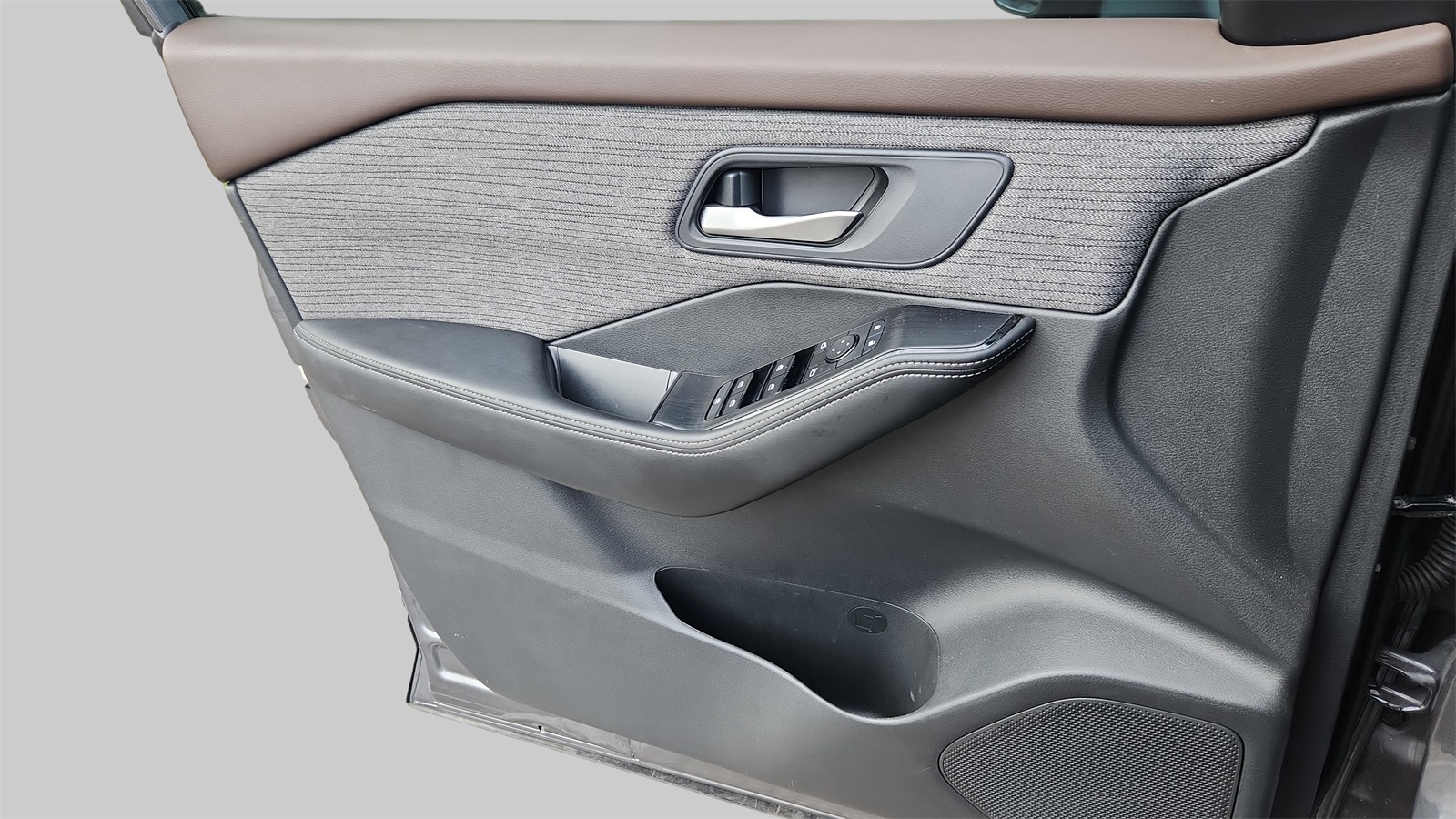 2023 Nissan Rogue SV photo 17