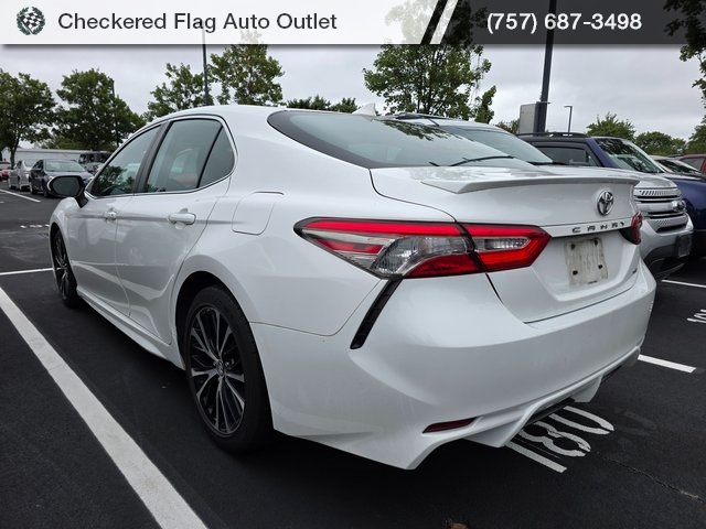 2019 Toyota Camry SE XLE photo 4