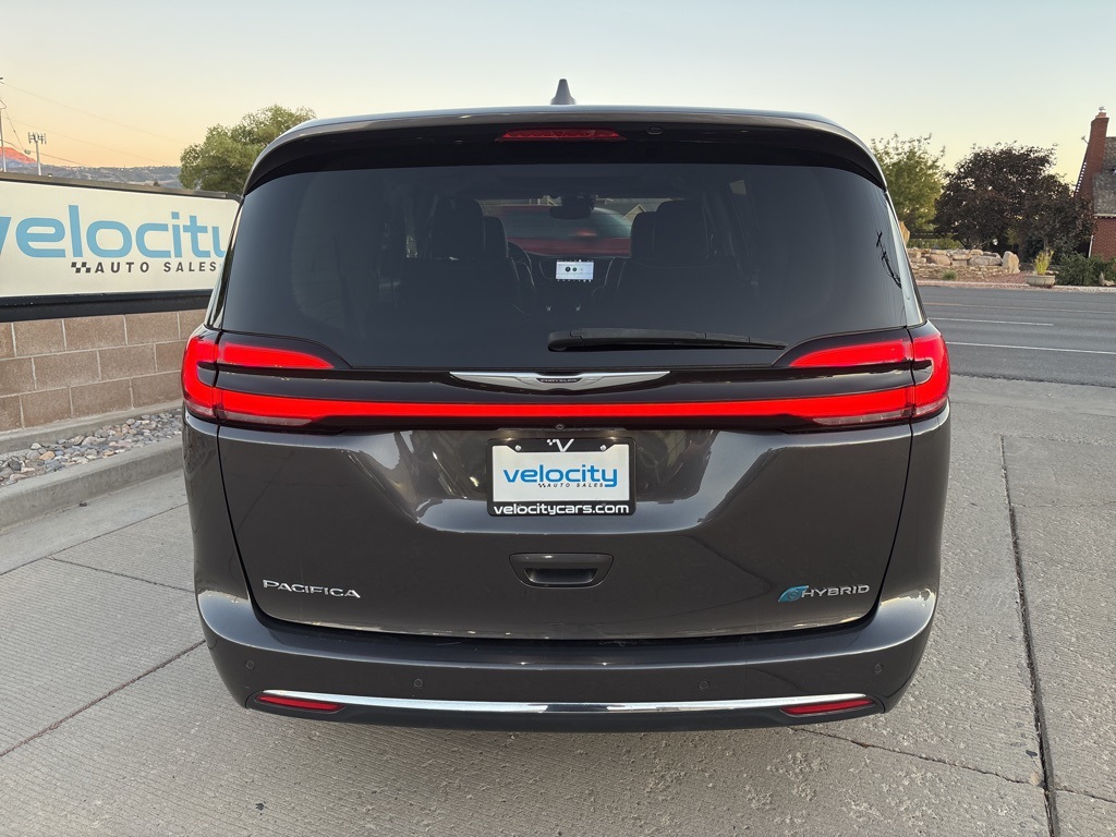 2022 Chrysler Pacifica Hybrid Limited photo 5