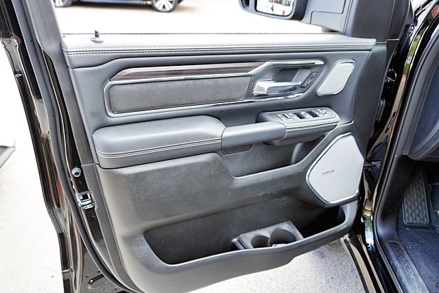 New 2026 Diamond Black Crystal Pearl-Coat Exterior Paint RAM Laramie image 28