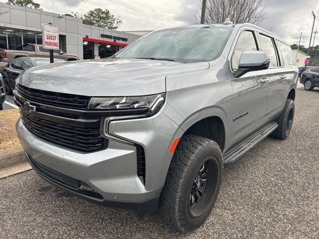 2023 Chevrolet Suburban LT's photo