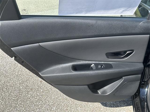 2025 Hyundai Elantra SEL Sport photo 20