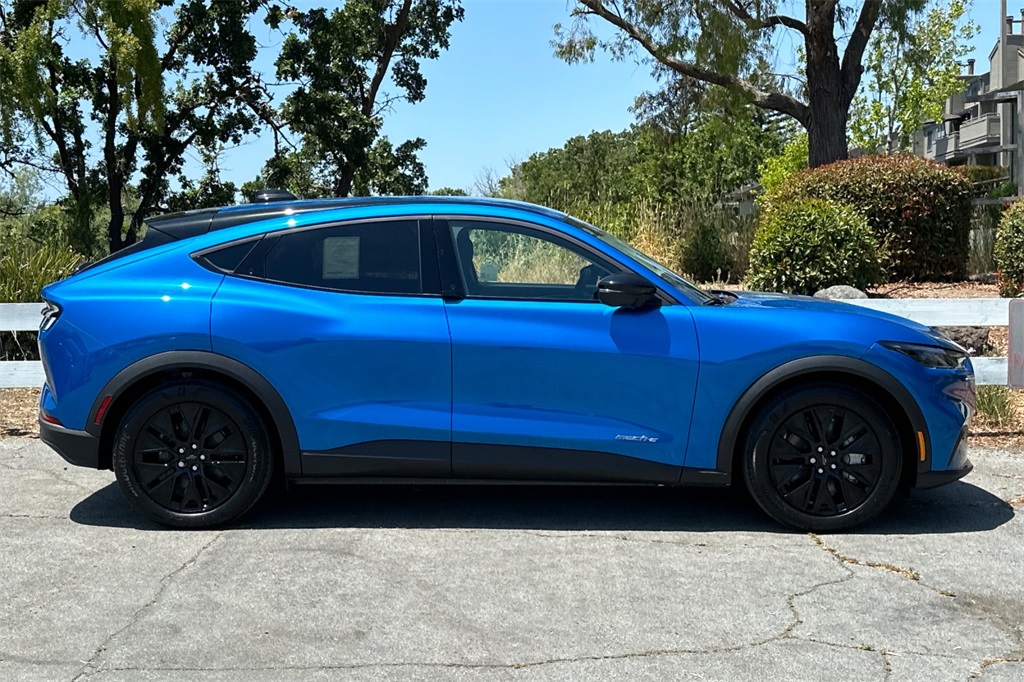 2025 Ford Mustang Mach-E Select photo 3