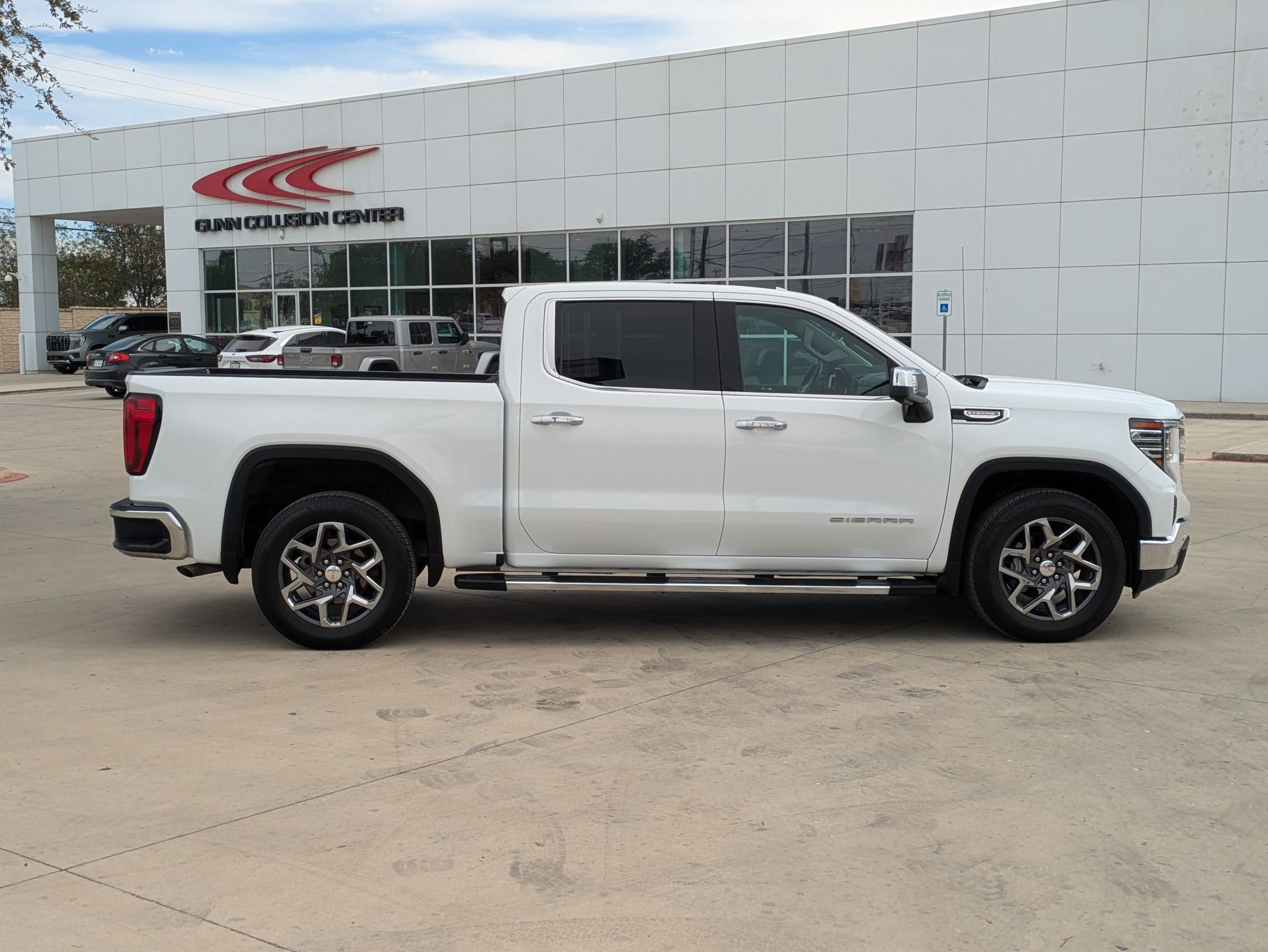 2024 Gmc Sierra 1500 SLT photo 2