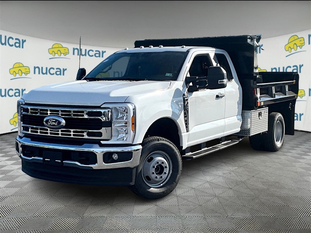 2025 Ford F-350 photo 3