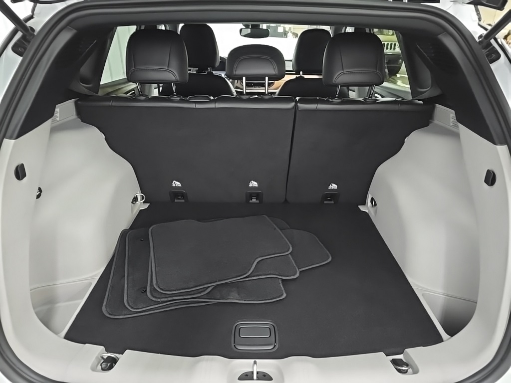2023 Jeep Compass Limited photo 11
