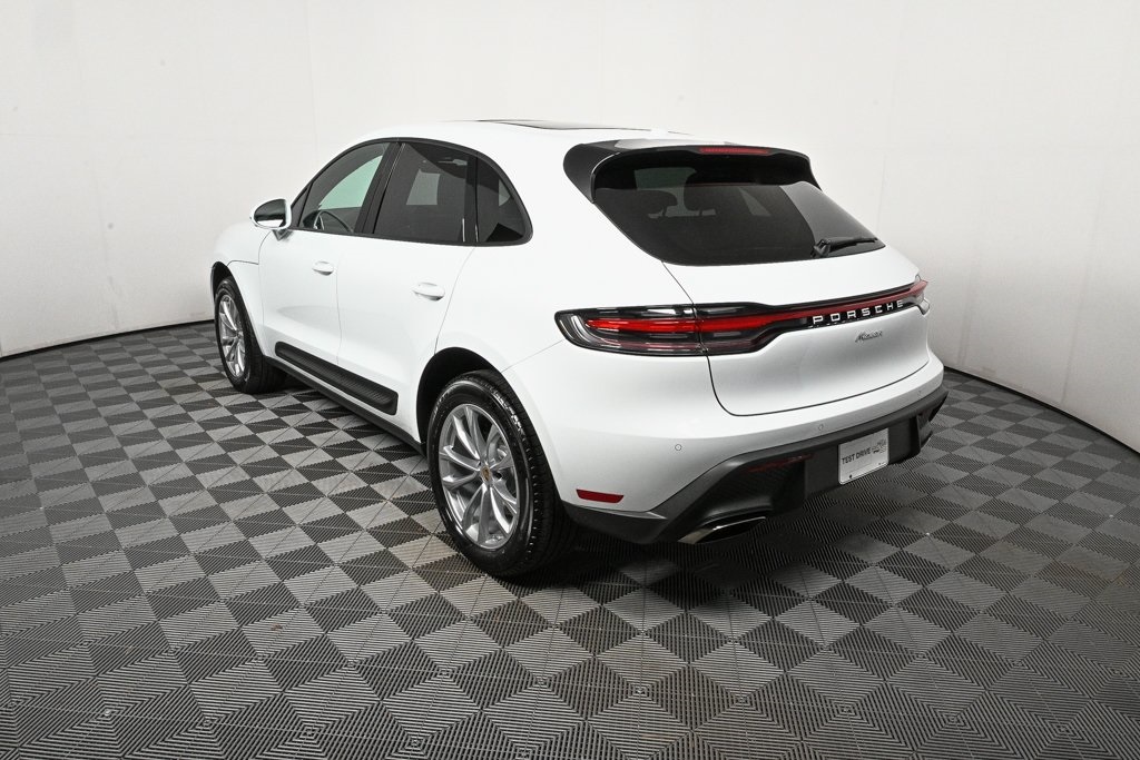 2025 Porsche Macan T photo 3