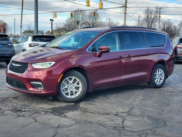 2022 Chrysler Pacifica Touring L's photo