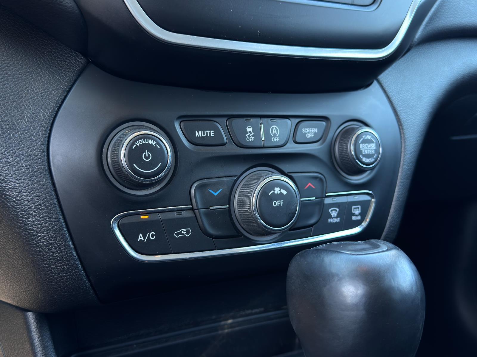 2020 Jeep Cherokee Latitude photo 20