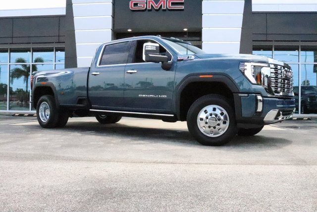 2025 Gmc Sierra 3500 HD Denali photo 2