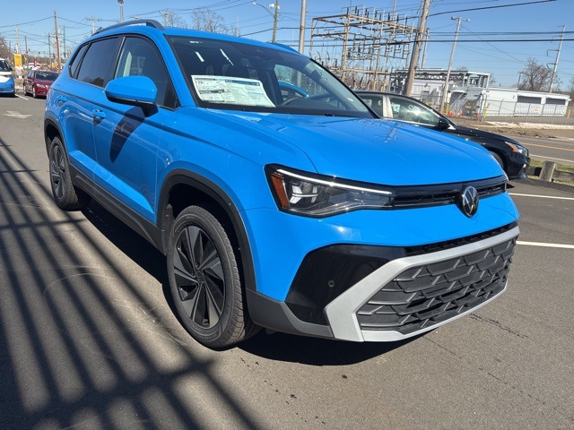 2025 Volkswagen Taos SE photo 4