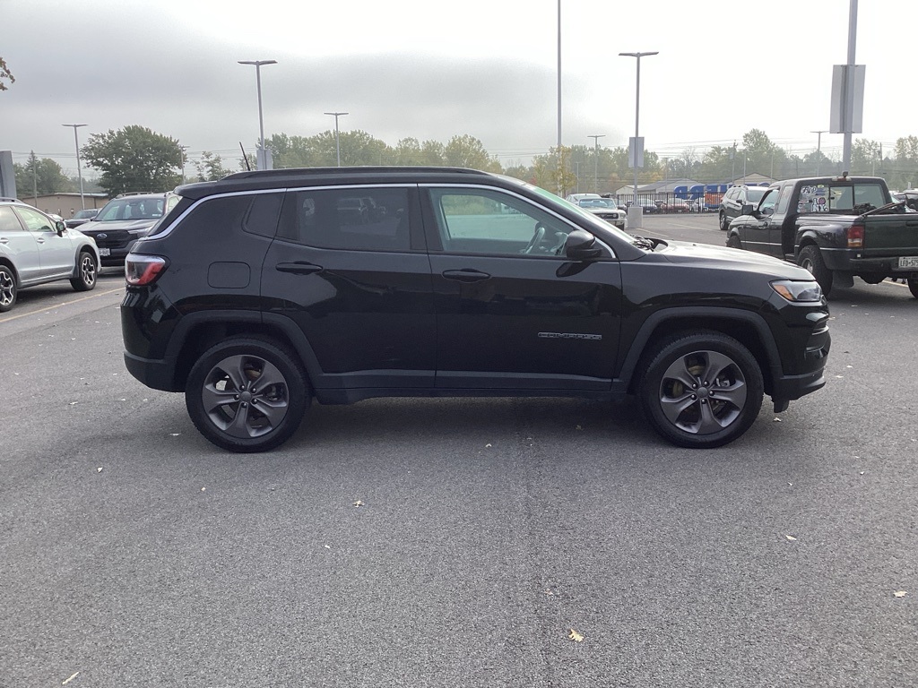 2022 Jeep Compass Latitude Lux photo 4