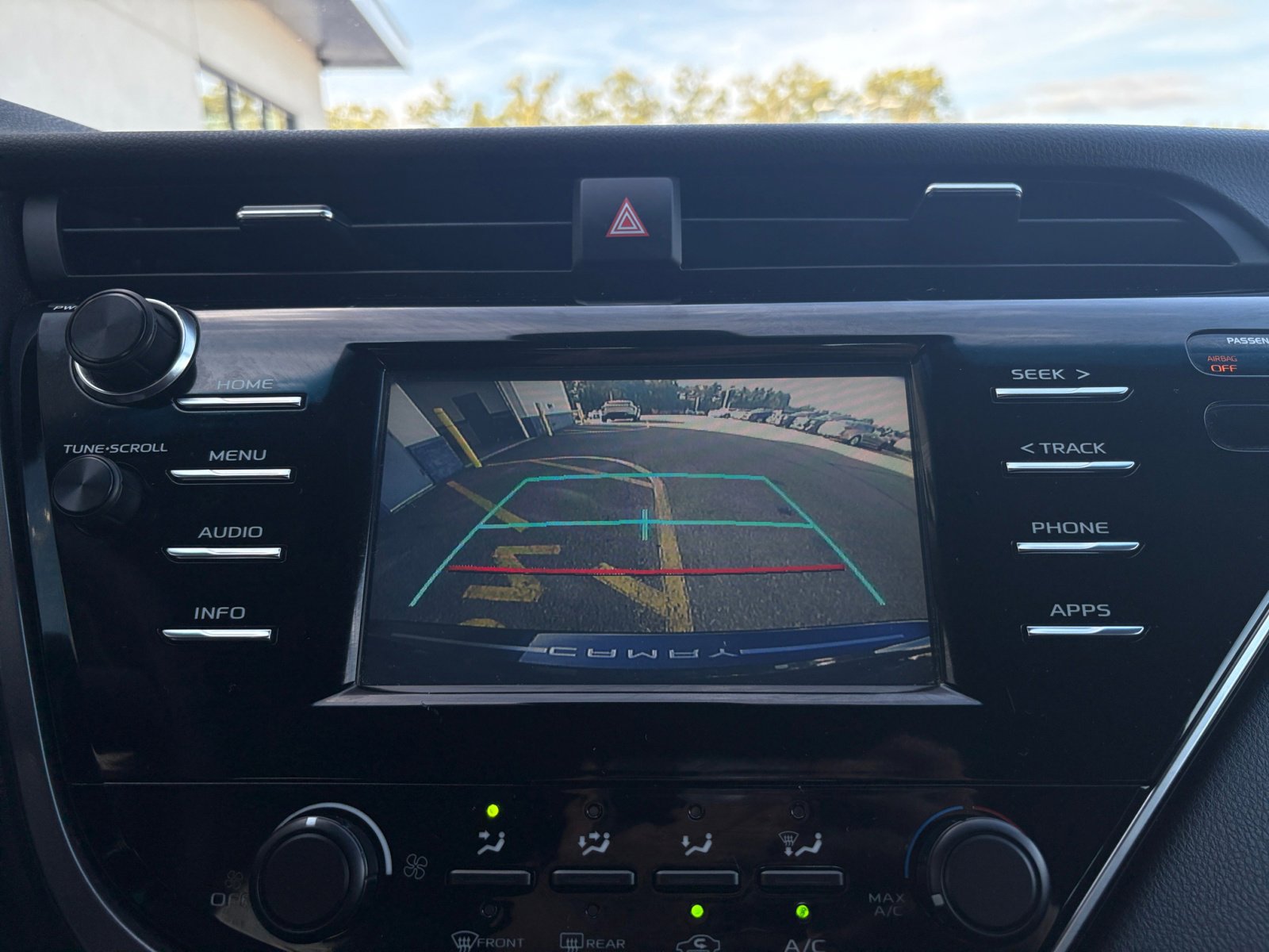 2018 Toyota Camry L photo 19
