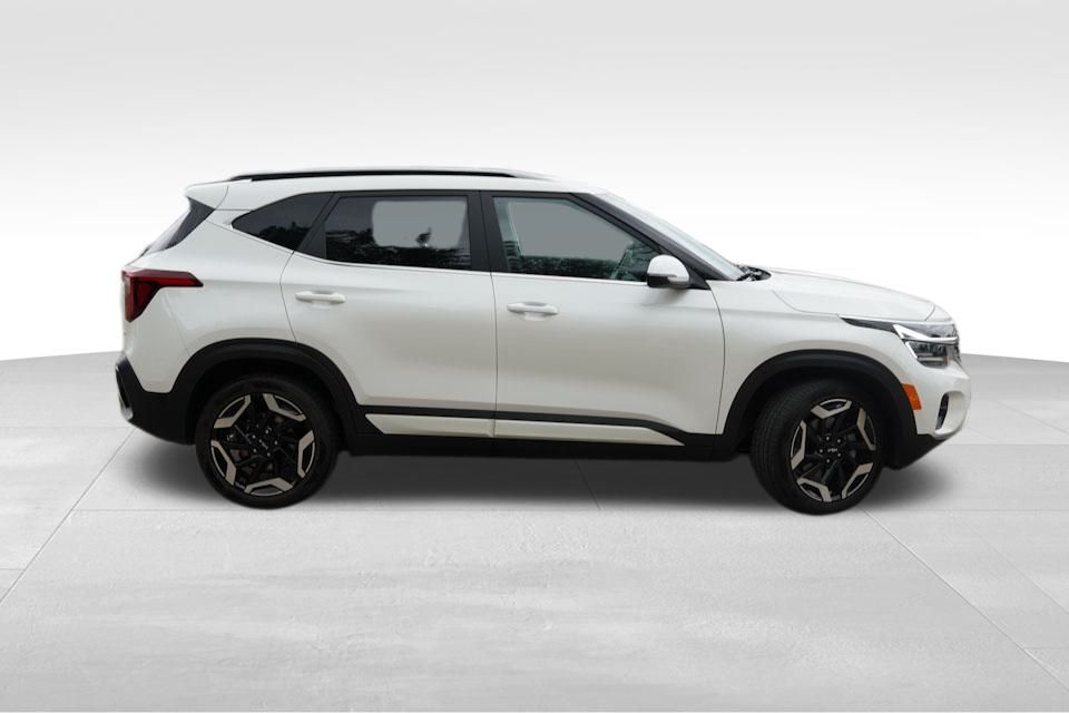 2024 Kia Seltos SX photo 3