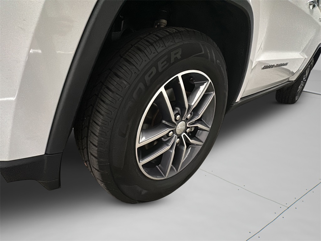 2017 Jeep Grand Cherokee Limited photo 3