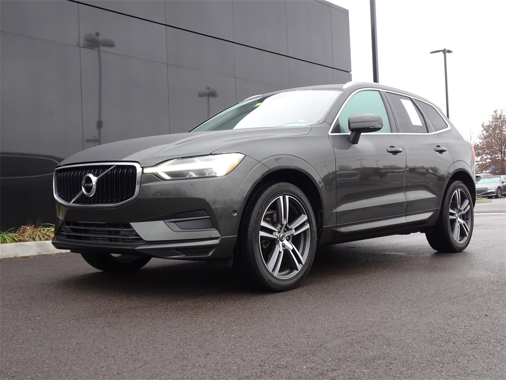 2019 Volvo XC60 Momentum's photo