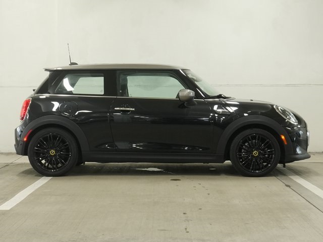 2024 Mini Cooper SE Signature photo 3