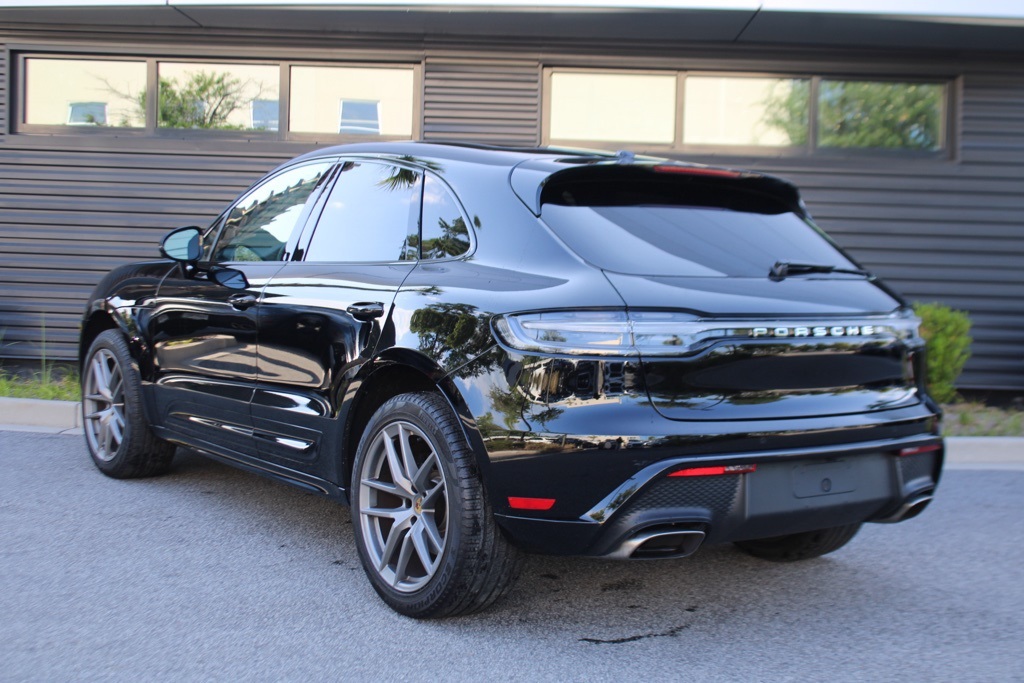 2025 Porsche Macan T photo 3