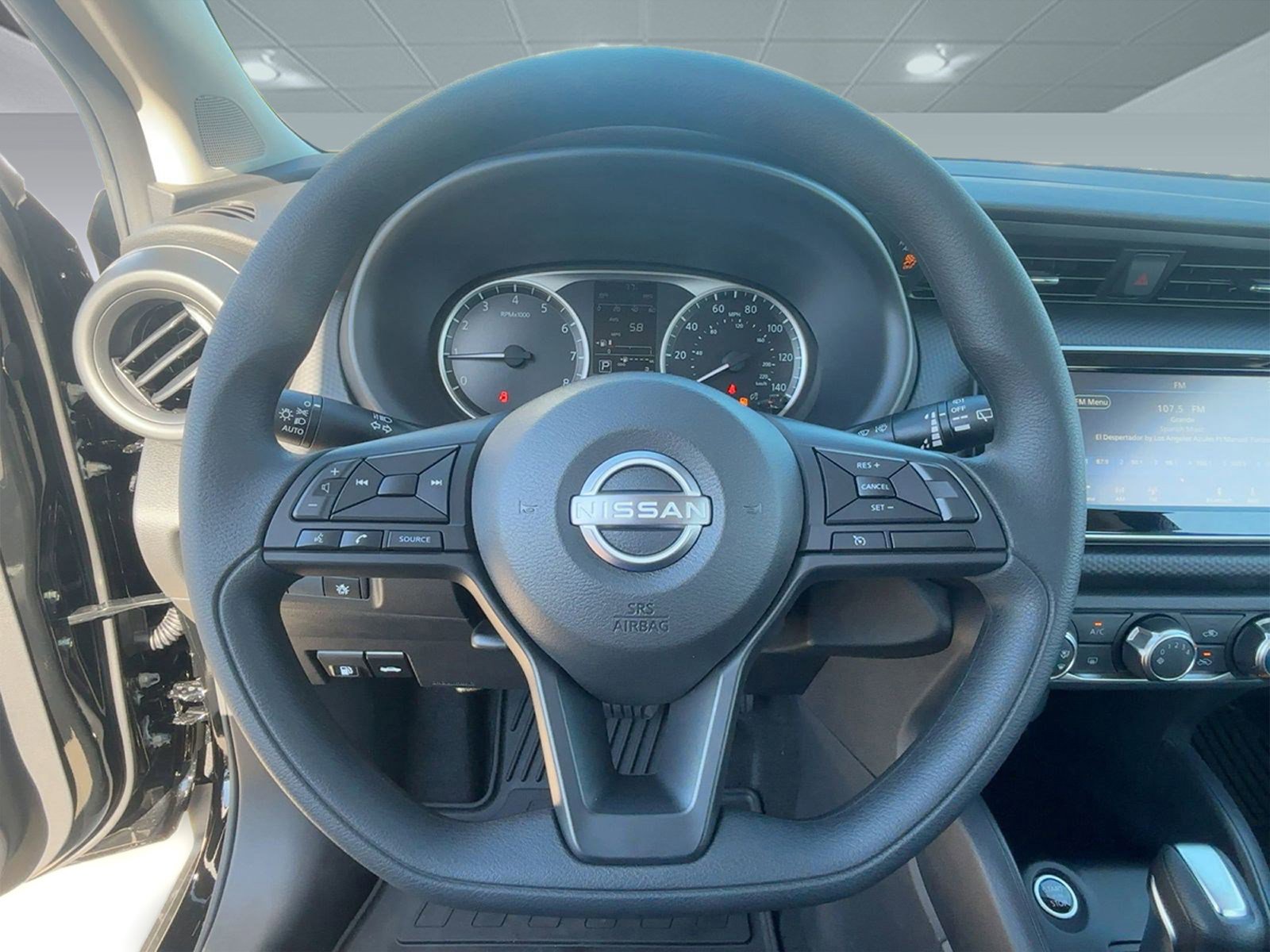 2025 Nissan Kicks Play S photo 17