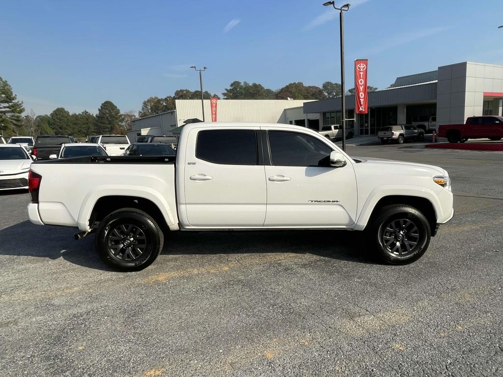 2022 Toyota Tacoma SR5 Double Cab photo 2