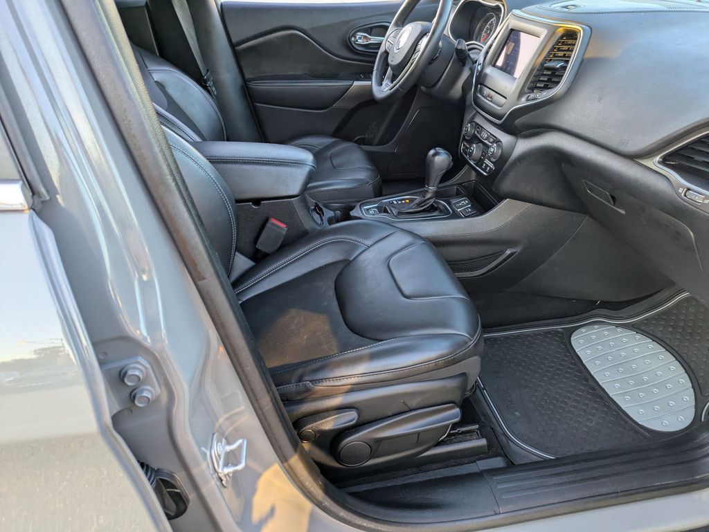 2020 Jeep Cherokee Latitude photo 24