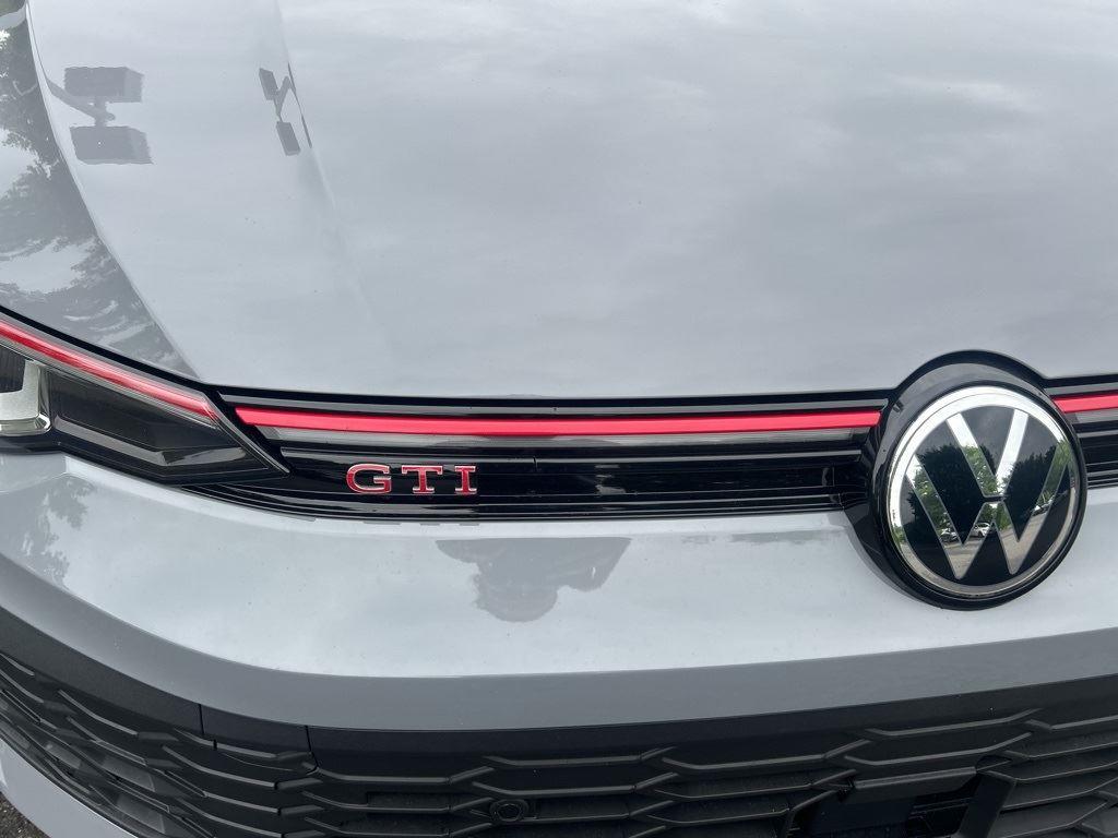 2025 Volkswagen Golf GTI SE photo 5