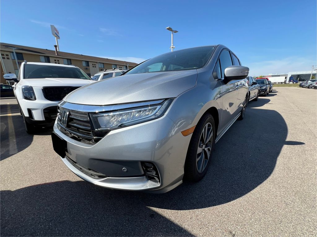 2023 Honda Odyssey Touring photo 3