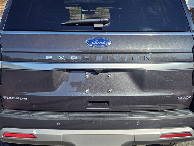 2022 Ford Expedition MAX Platinum photo 2