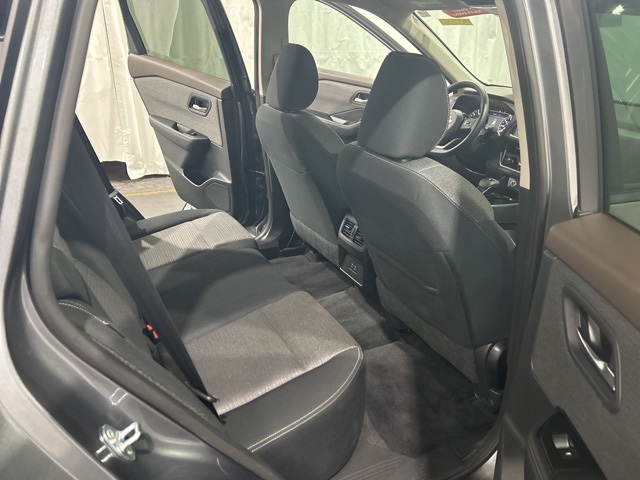 2023 Nissan Rogue SV photo 9
