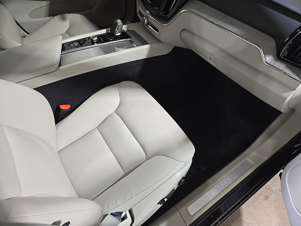 2024 Volvo XC60 B5 Plus photo 20