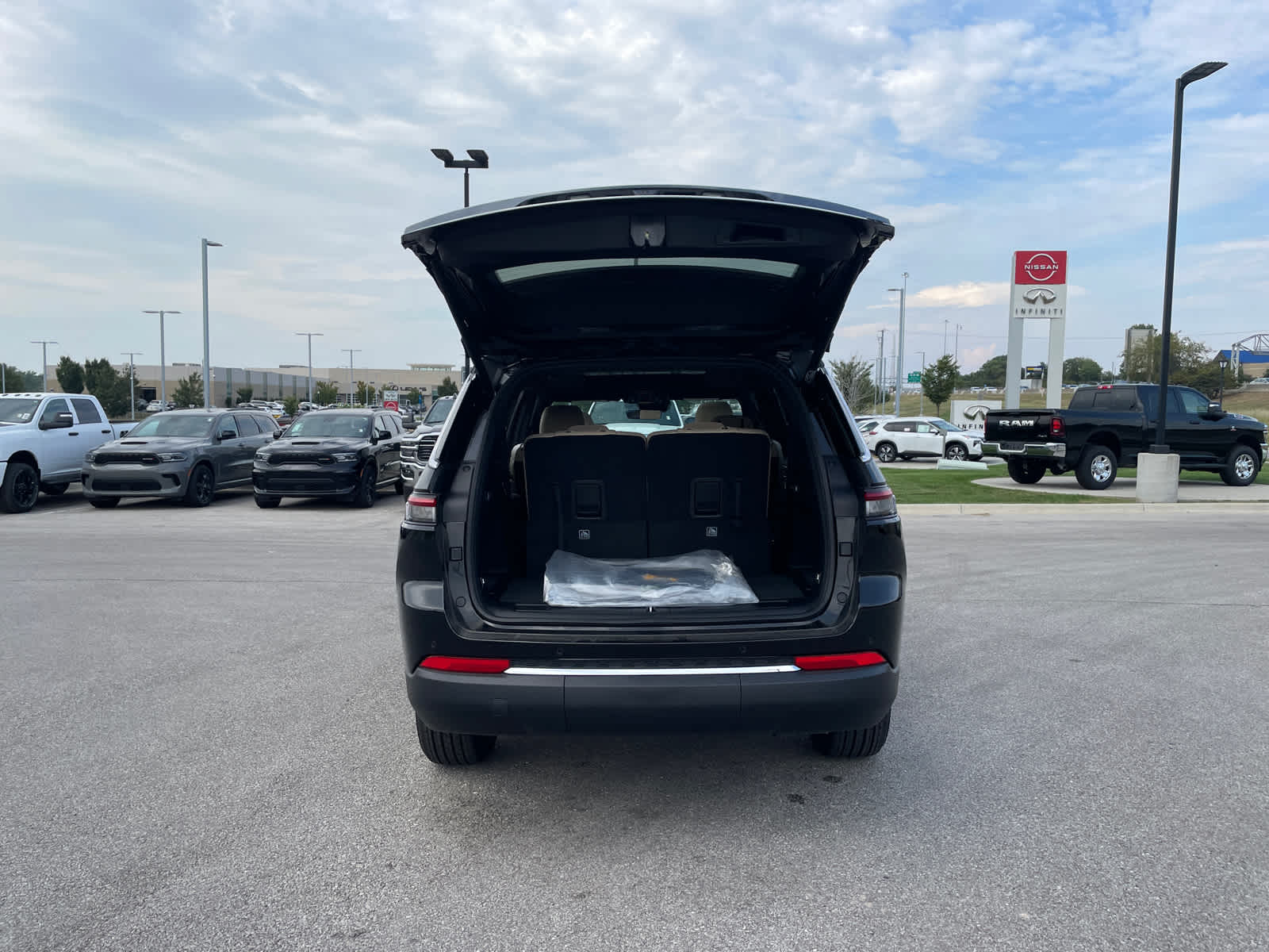 2025 Jeep Grand Cherokee Limited photo 11