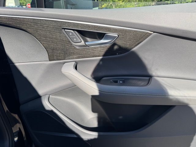 2025 Audi Q7 55 Premium Plus photo 23