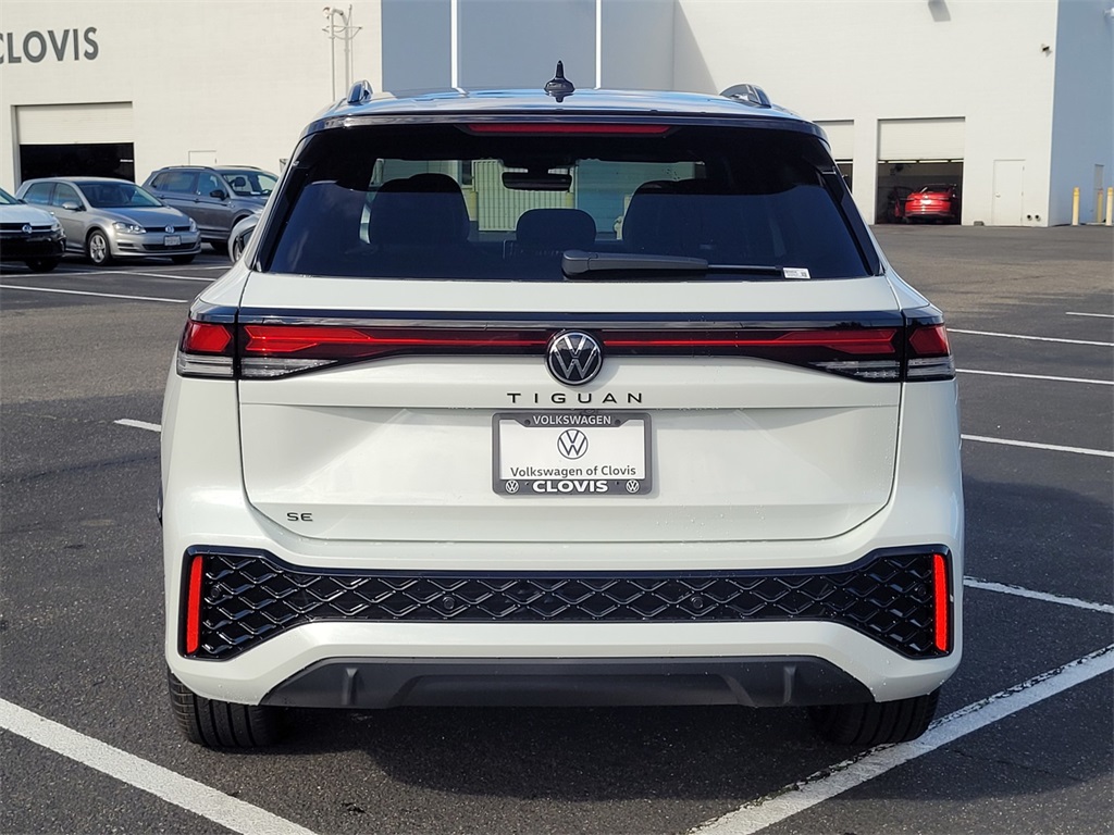 2026 Volkswagen Tiguan SE R-Line Black photo 3