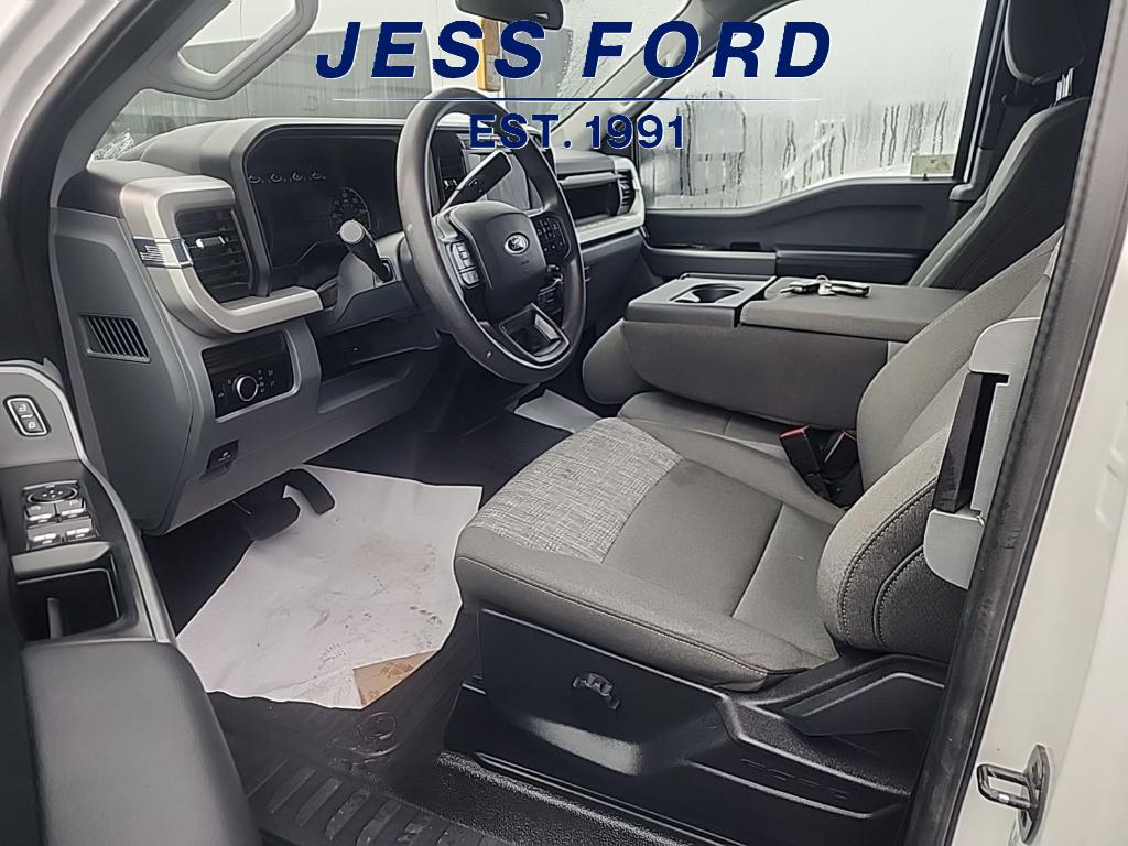 2023 Ford F-550 XLT photo 3