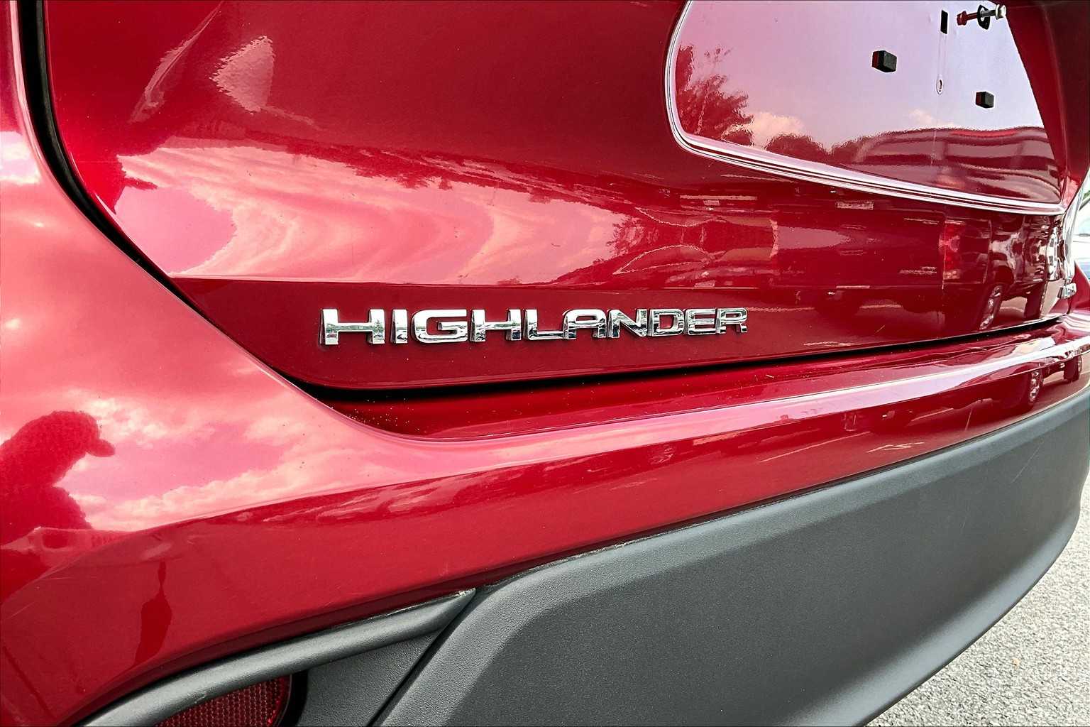 2024 Toyota Highlander LE photo 30