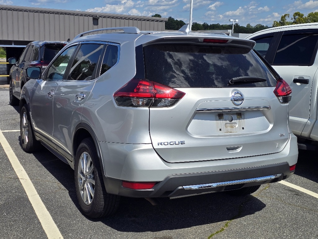 2018 Nissan Rogue SV photo 4