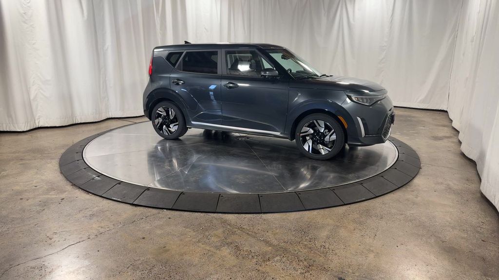 2025 Kia Soul GT-Line photo 3