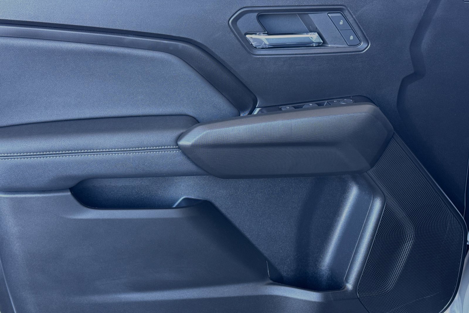 2024 Chevrolet Colorado LT photo 8