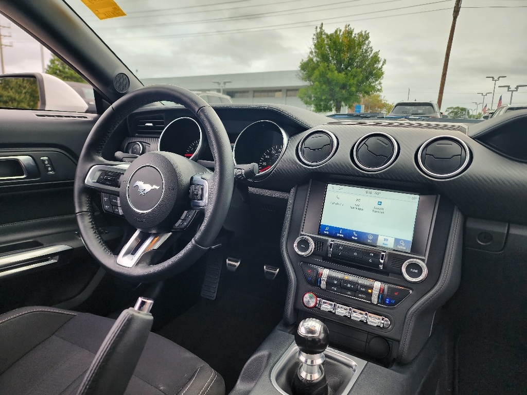 2022 Ford Mustang EcoBoost photo 23