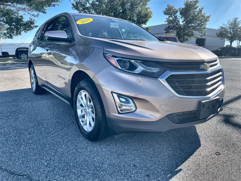 2019 Chevrolet Equinox LT photo 2