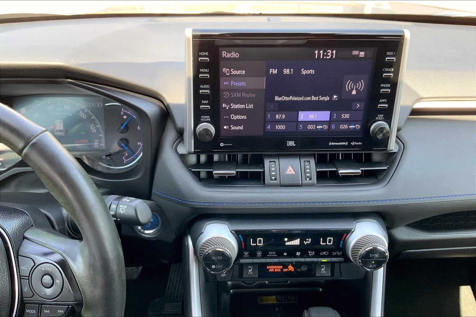 2022 Toyota RAV4 Hybrid XSE photo 6