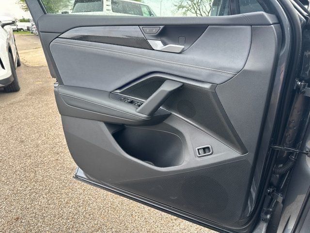 2025 Volkswagen Tiguan SE photo 18