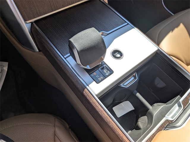 2025 Land Rover Range Rover SE photo 12