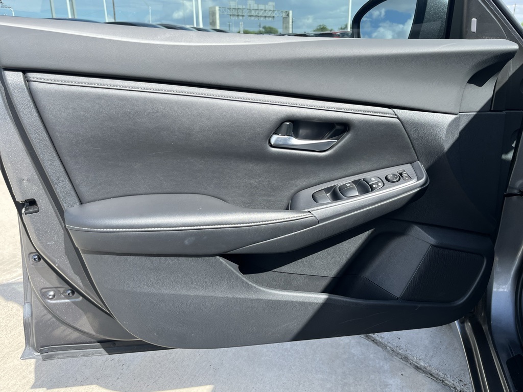 2023 Nissan Sentra SV photo 12