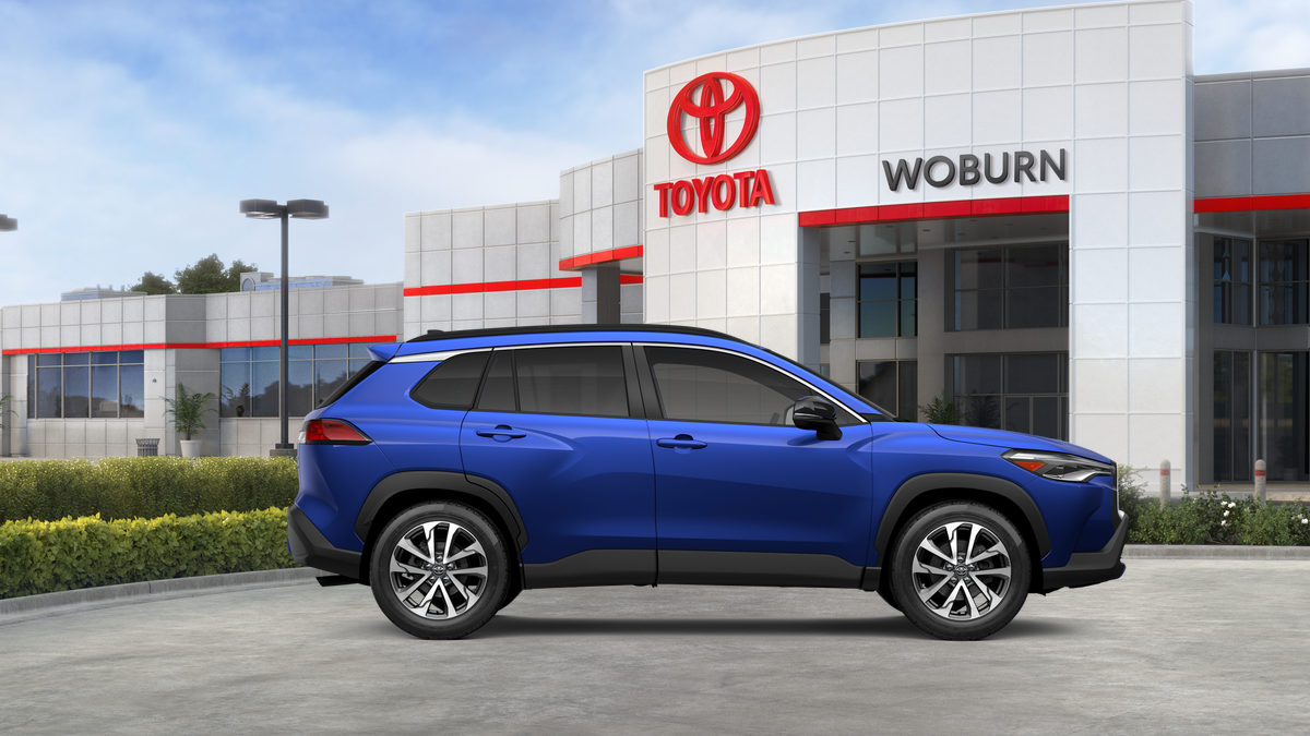 2025 Toyota Corolla Cross XLE photo 2
