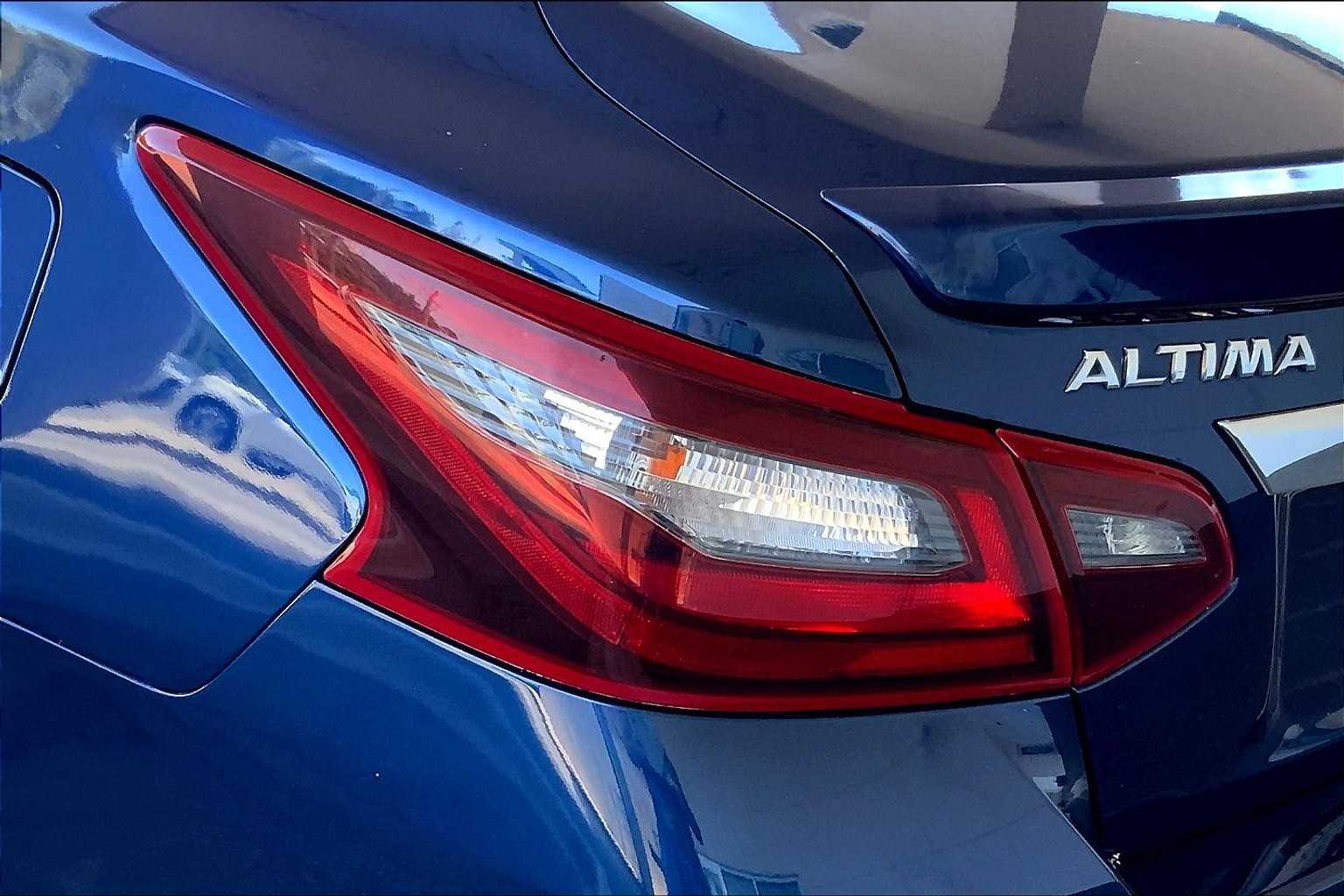 2018 Nissan Altima 2.5 SR photo 28