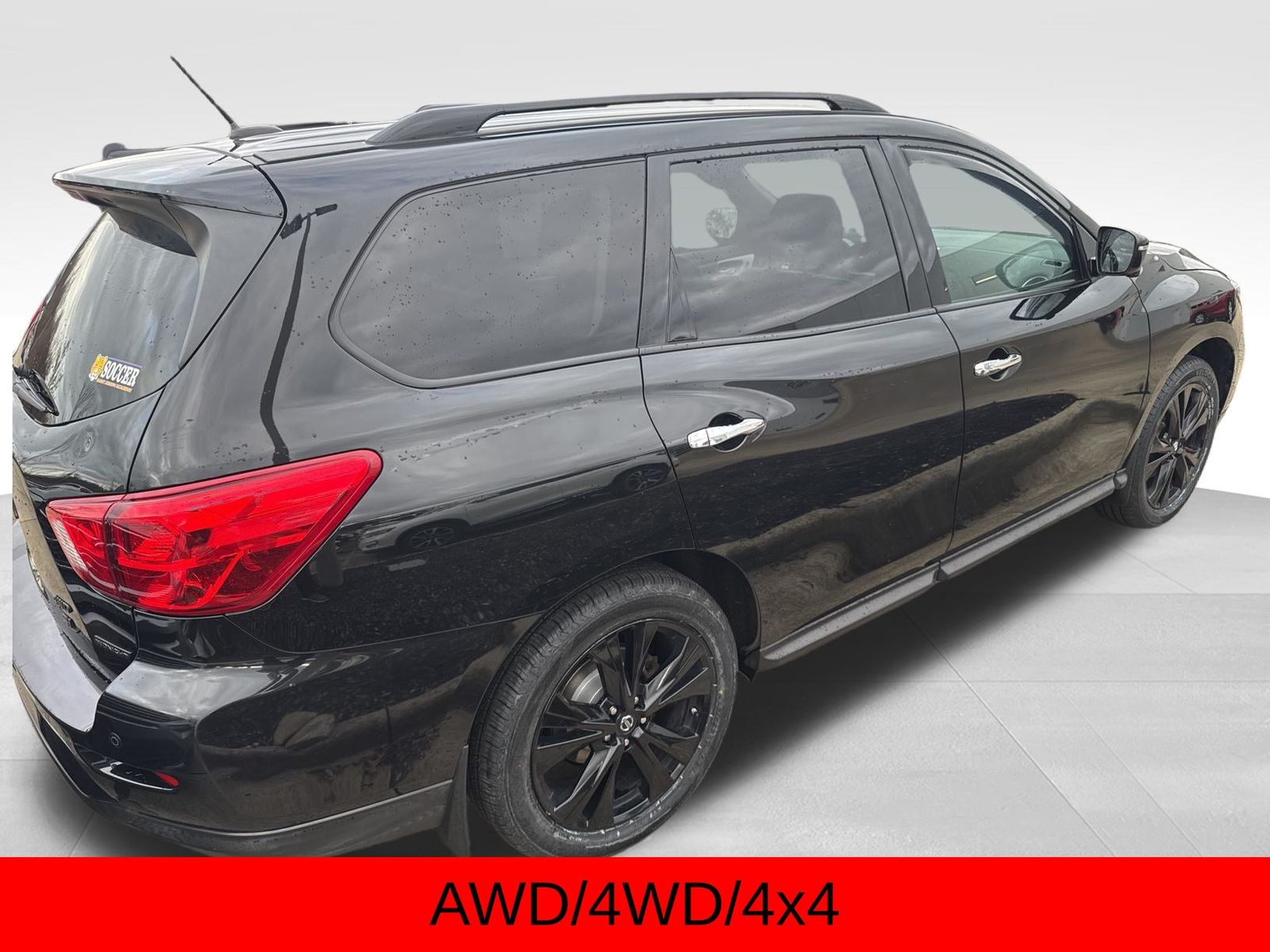 2018 Nissan Pathfinder SL photo 3