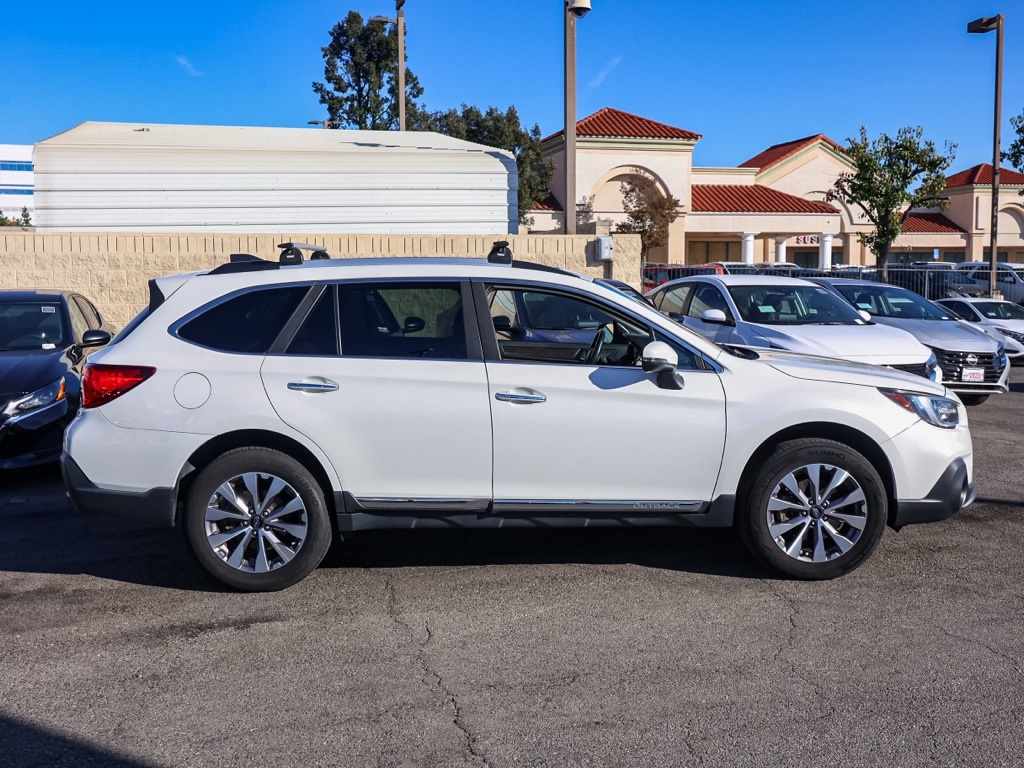 2019 Subaru Outback 3.6R Touring photo 2