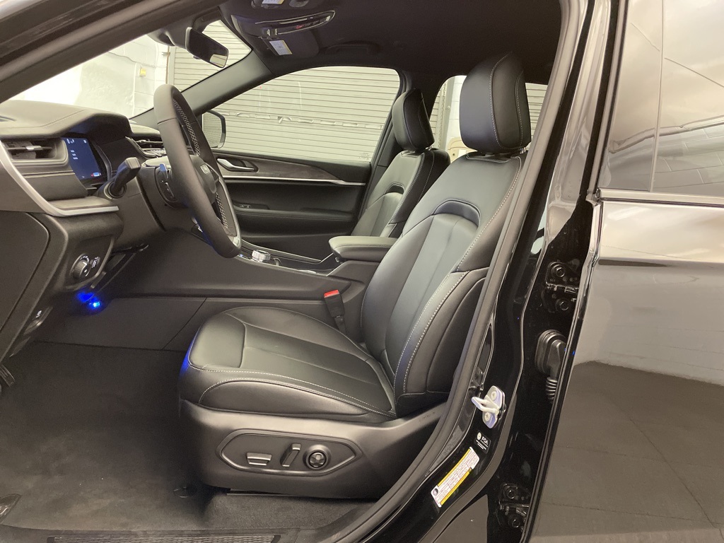 2025 Jeep Grand Cherokee Limited photo 13